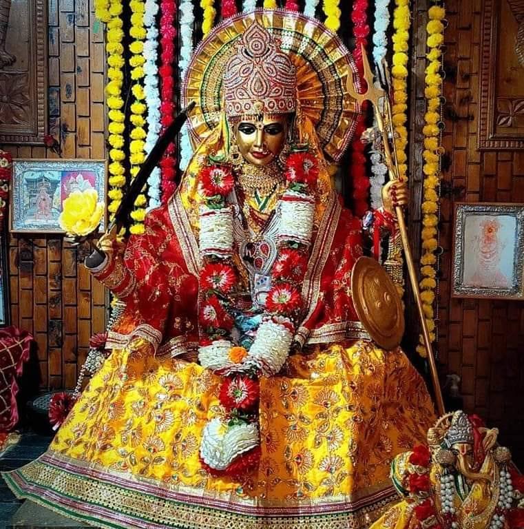 Goddess_Saraswati_Statue